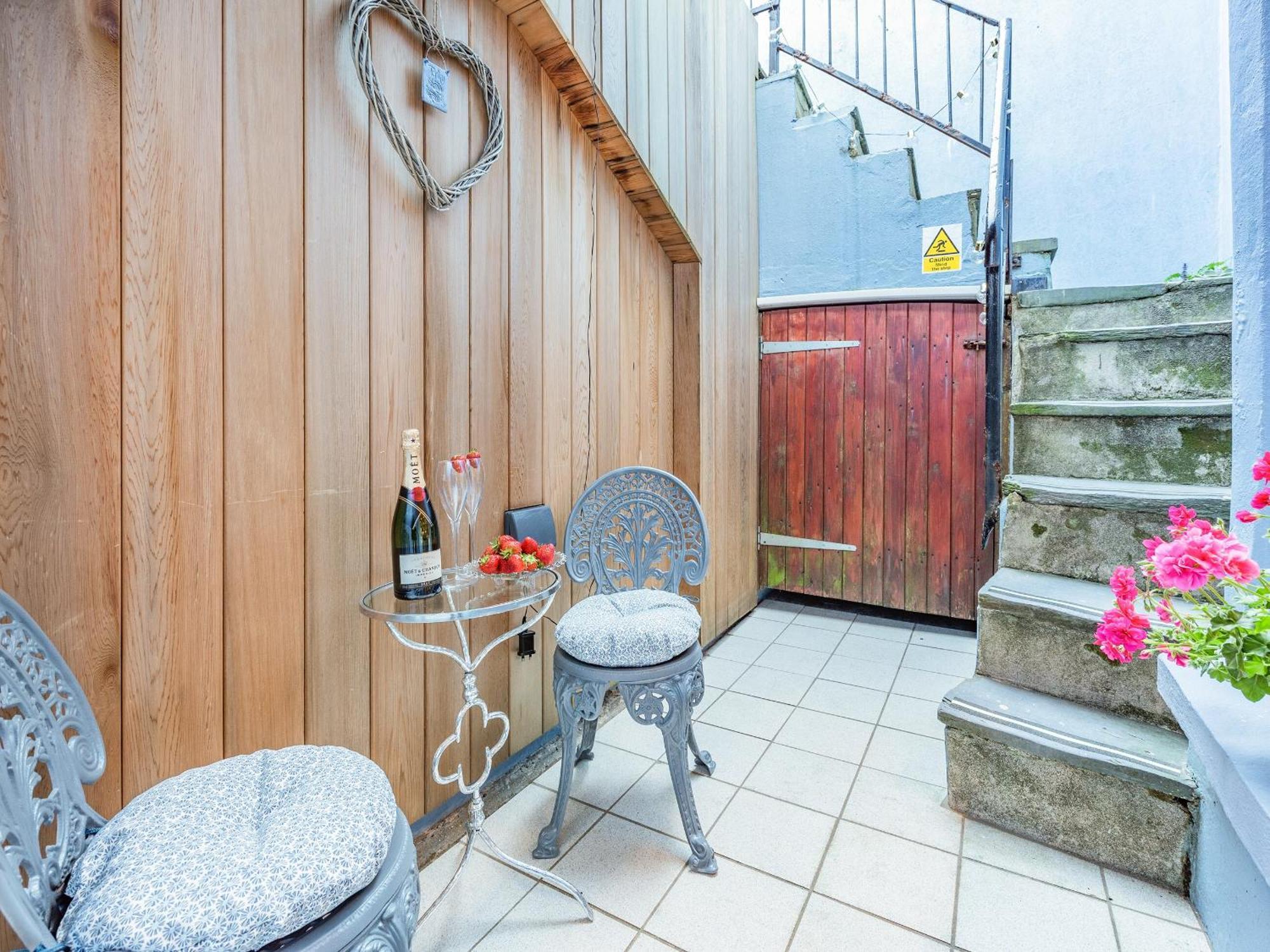 Ocean Waves Holiday home Tenby